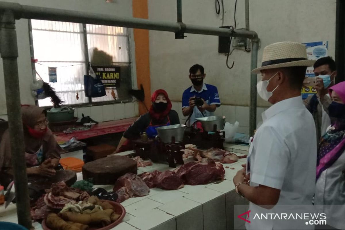 Pengelola Pasar Argosari mengharapkan DLH Gunung Kidul mencarikan solusi sampah