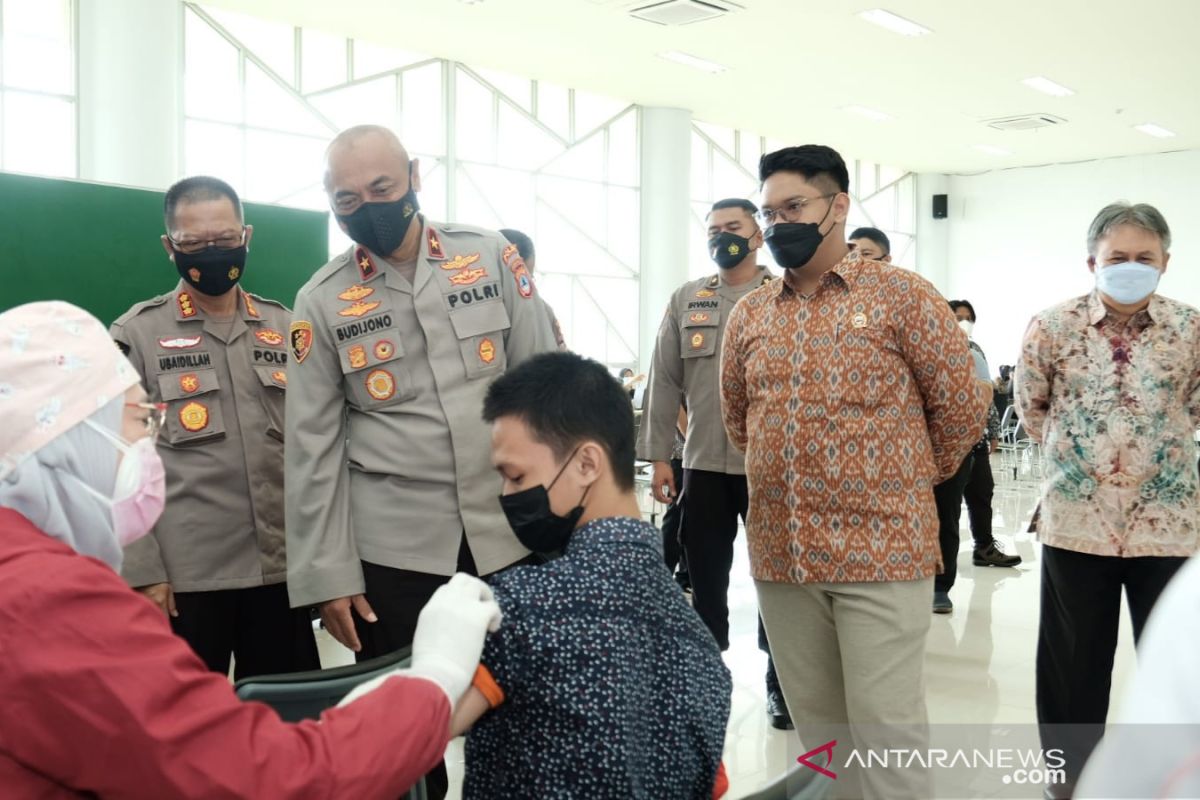 South Kalimantan Police administer 2,071 vaccine shots to Banjarmasin residents