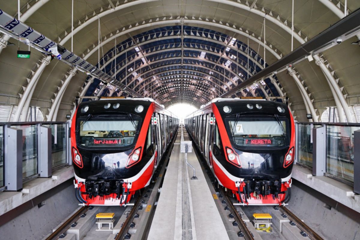 Rangkaian kereta LRT Jabodebek telah jalani tes beban di atas lintasan