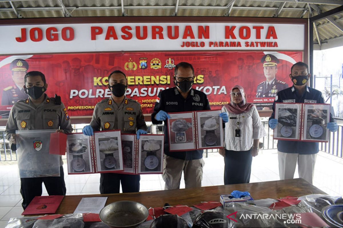 Polres Pasuruan Kota menetapkan empat tersangka ledakan bondet