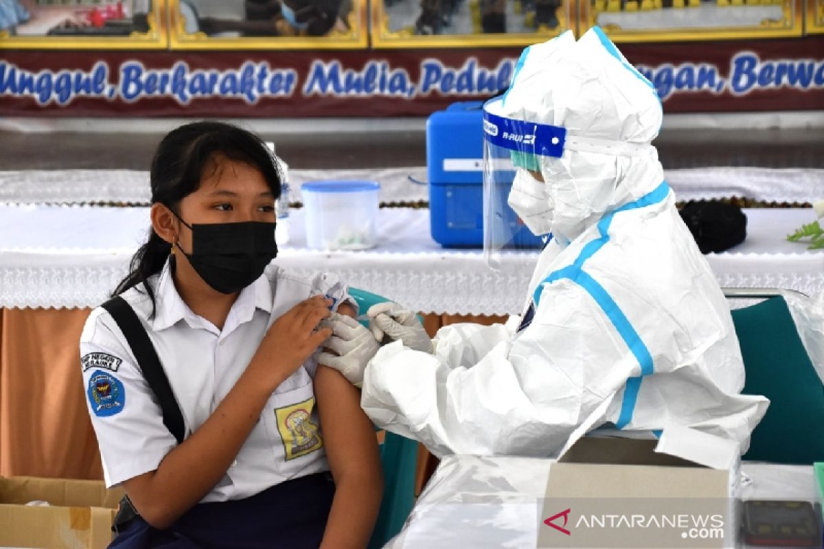 TNI di Merauke vaksinasi 157 siswa SMP