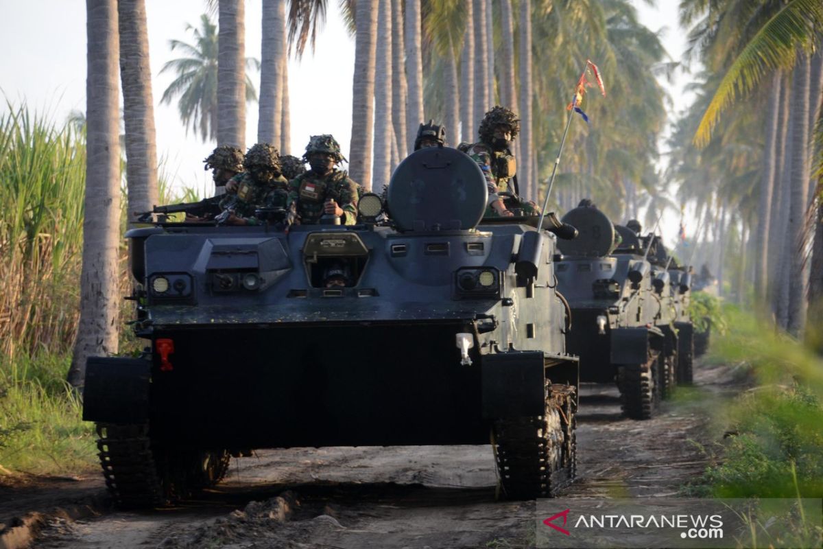 Prajurit Pasmar 2 lakukan pendaratan di Banongan