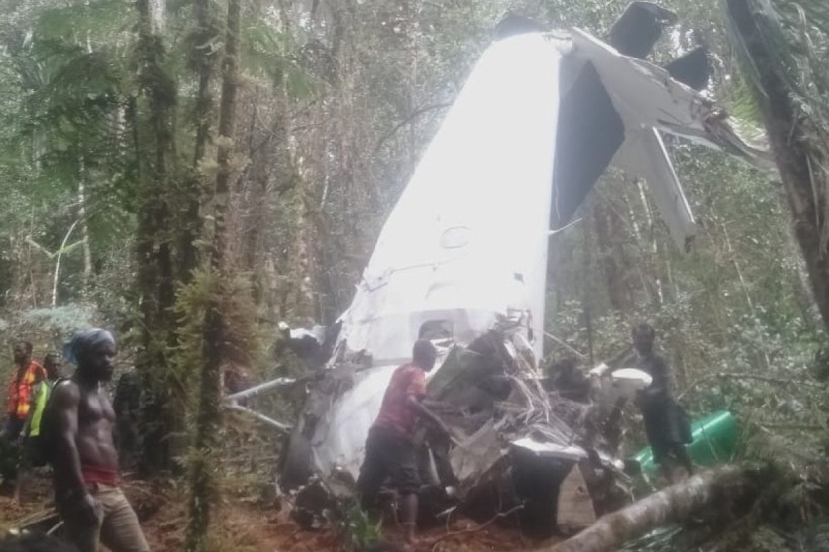 Evakuasi jenazah kru pesawat Rimbun Air di Bilogai Papua terhambat cuaca