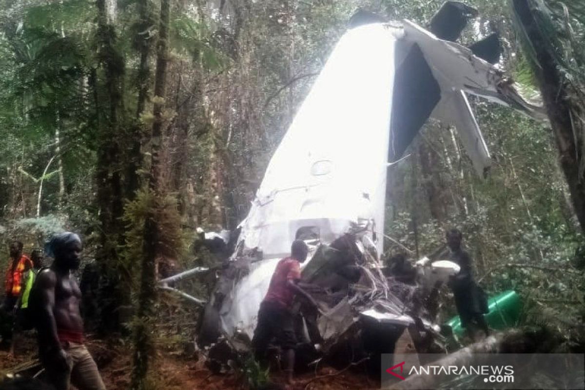 Evakuasi jenazah kru pesawat Rimbun Air di Bilogai terkendala cuaca