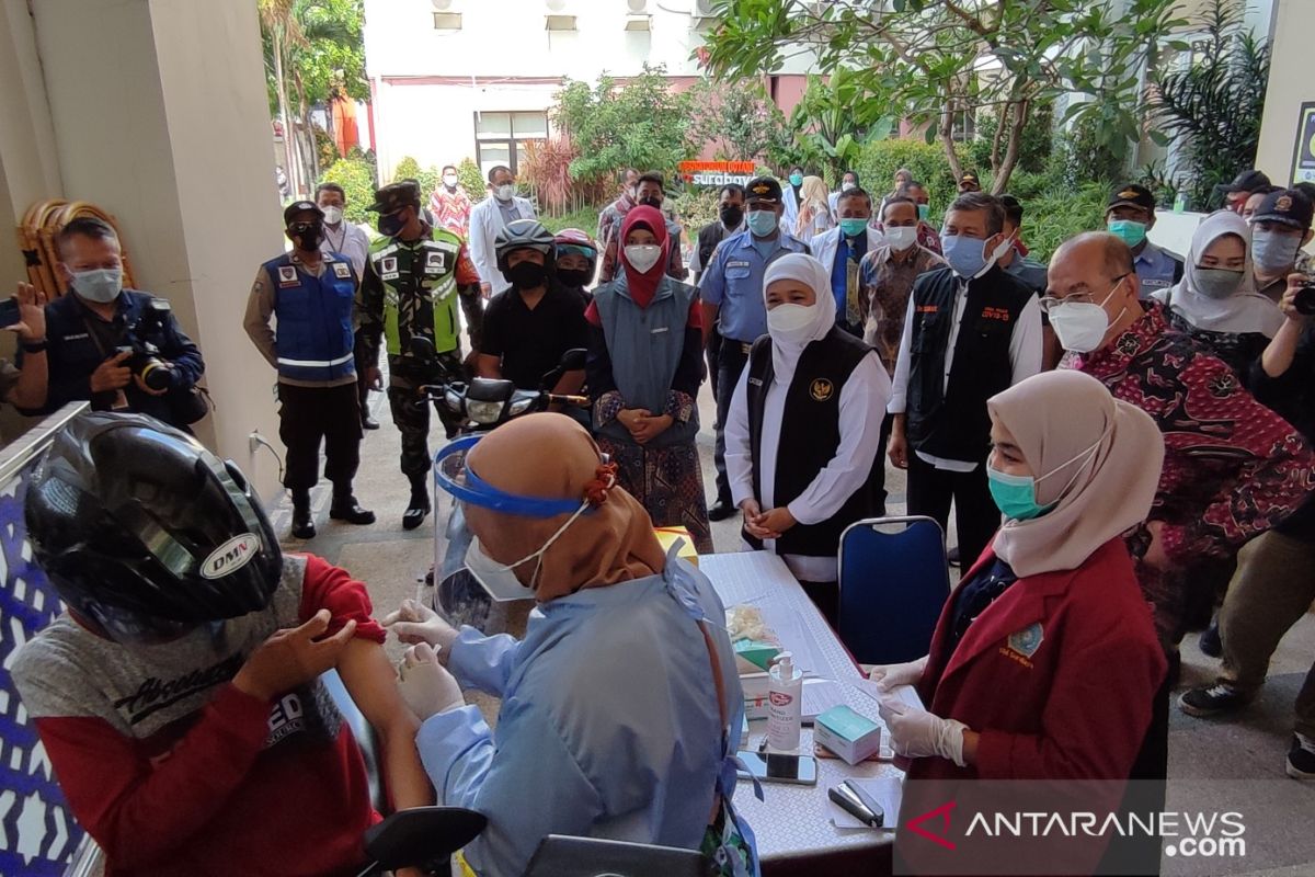 Gubernur Jatim apresiasi vaksinasi dengan lantatur di UMSurabaya