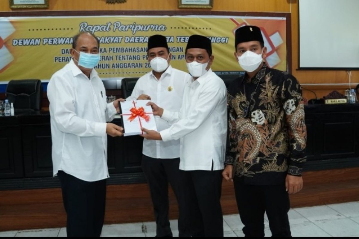 Wali kota sampaikan pengantar nota keuangan Ranperda P-APBD