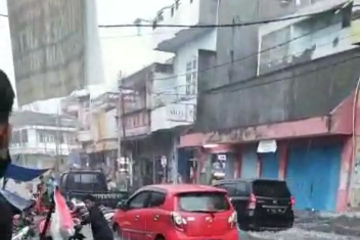 Kota Ternate dilanda banjir, abaikan peringatan BMKG