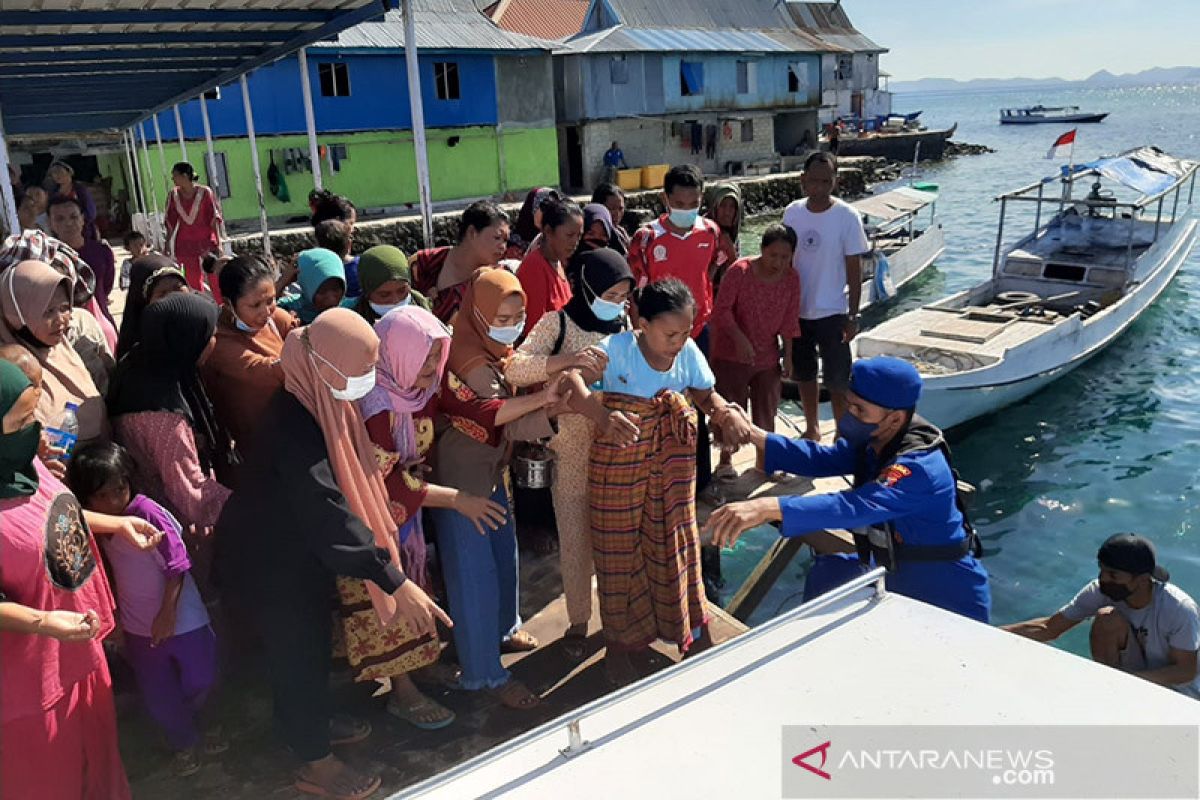 Polairud Labuan Bajo evakuasi ibu hamil dari Pulau Messah