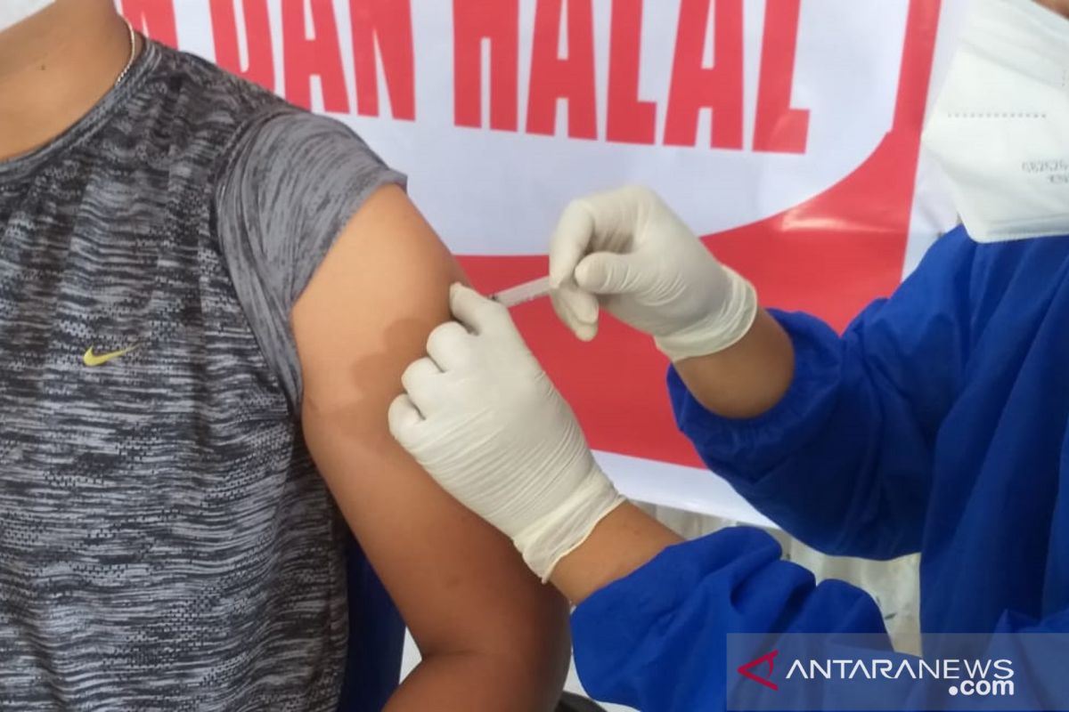 Vaksinasi COVID-19 dosis pertama di Manado hampir tuntas