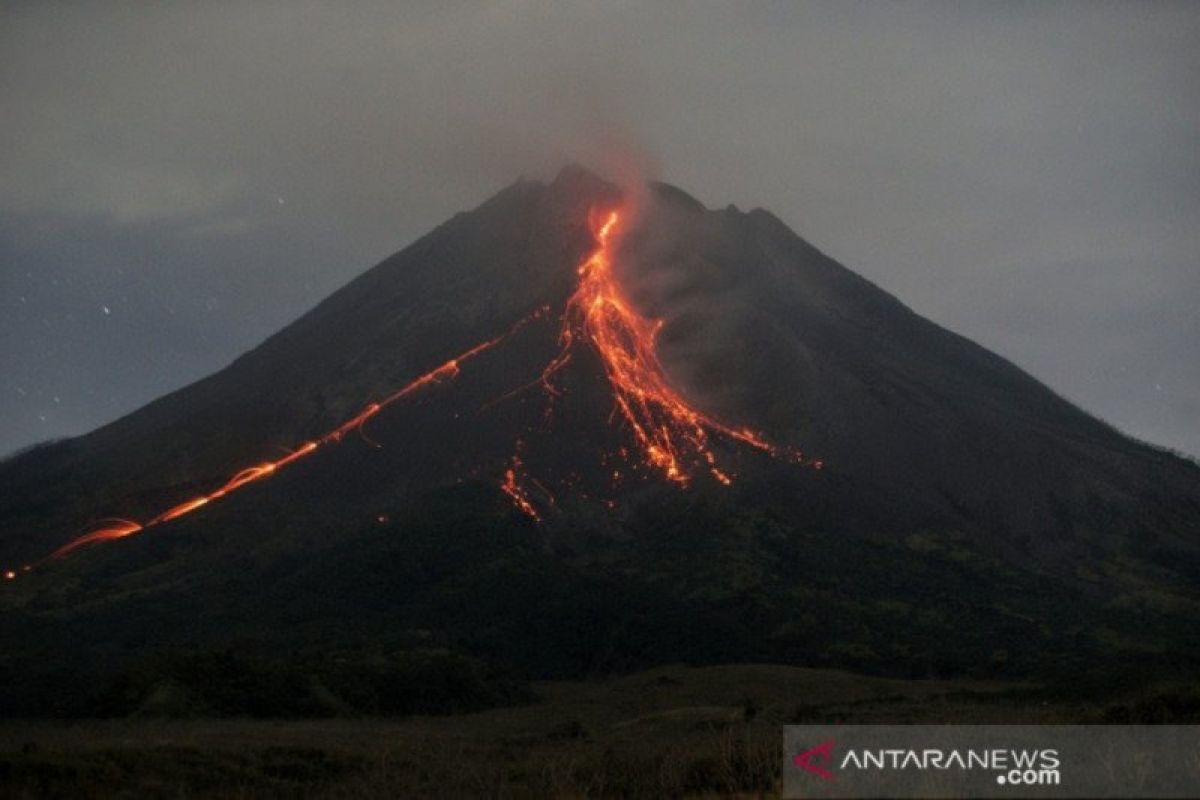 Gunung Merapi kembali luncurkan guguran lava pijar 10 kali hingga 1.500 meter