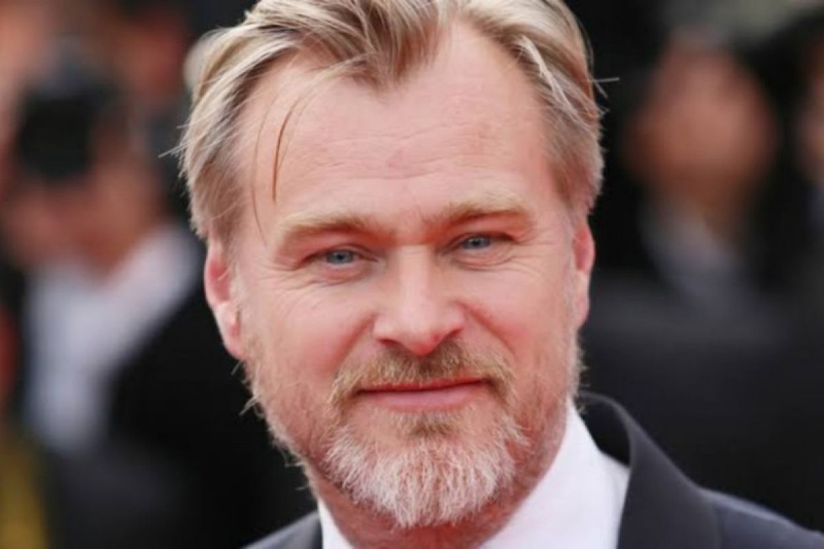 Sutradara Christopher Nolan gandeng Universal siapkan film pembuat bom atom