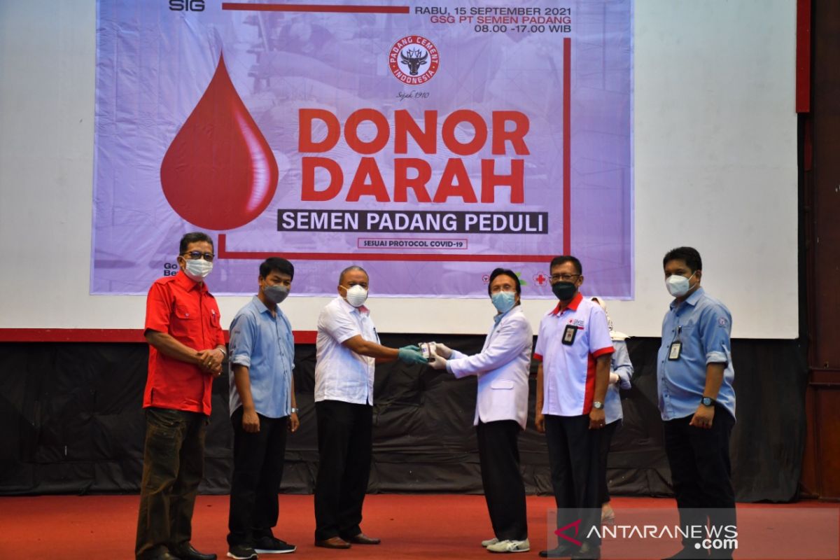 Sebanyak ini, darah terkumpul dalam donor digelar PT Semen Padang, Rabu