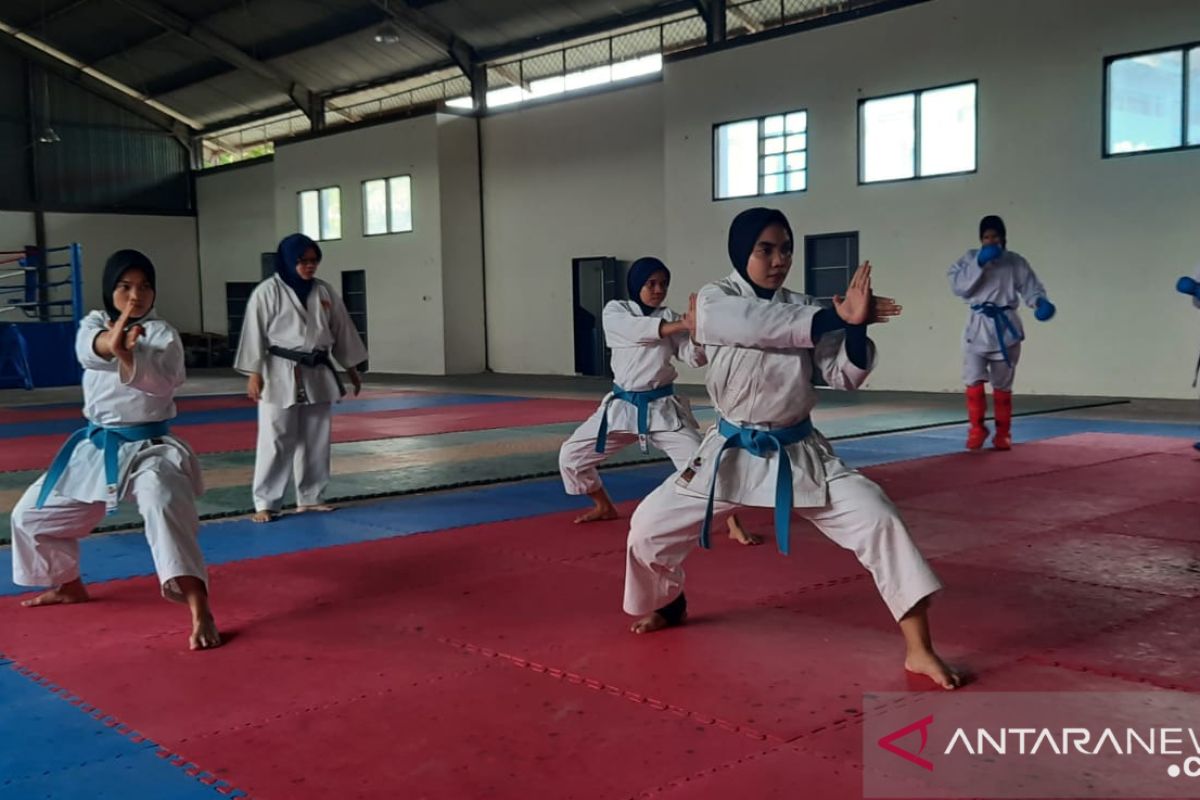 Jelang berangkat ke PON Papua, ini dilakukan para atlet Karate Sumbar