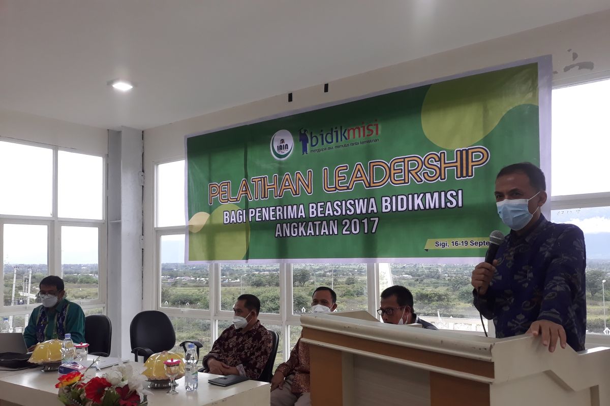 UIN Palu  beri penguatan kepemimpinan bagi mahasiswa penerima KIP