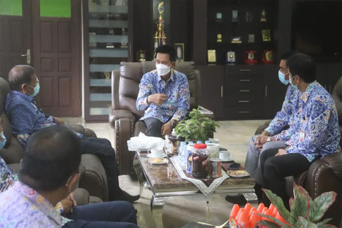 Nadalsyah pimpin rapat TAPD terkait anggaran perubahan 2021