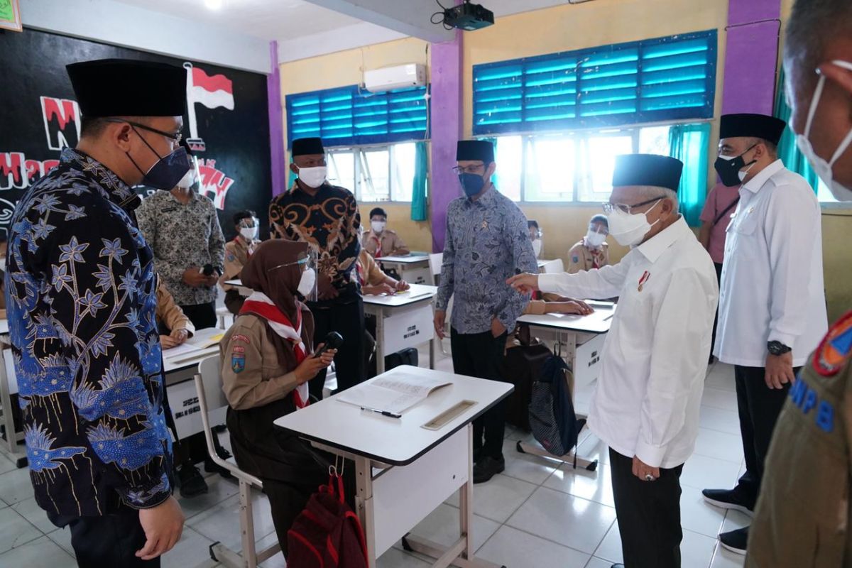 Bupati Zaki dan Wapres tinjau pelaksanaan PTM di Tangerang
