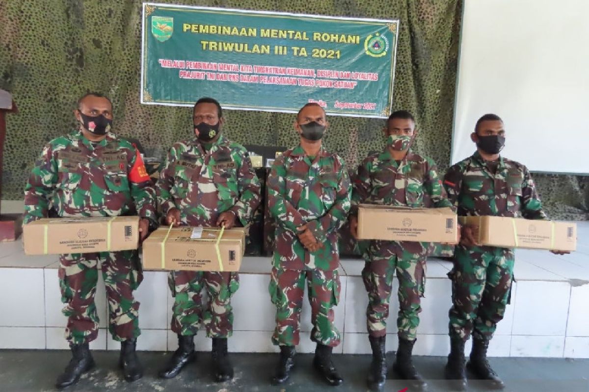 Prajurit TNI, PNS dan Persit Mimika mendapat pembinaan mental