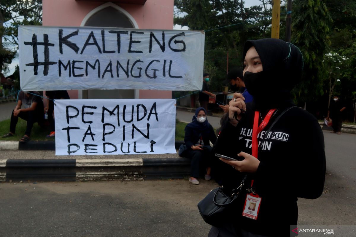 Aksi peduli korban banjir di Kalteng pemuda Tapin galang dana di jalan