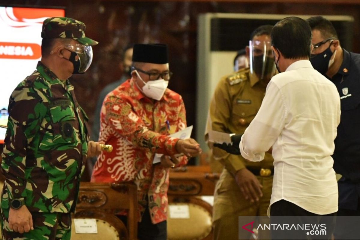 Bupati Aceh Barat serahkan surat usulan penambahan dana otsus