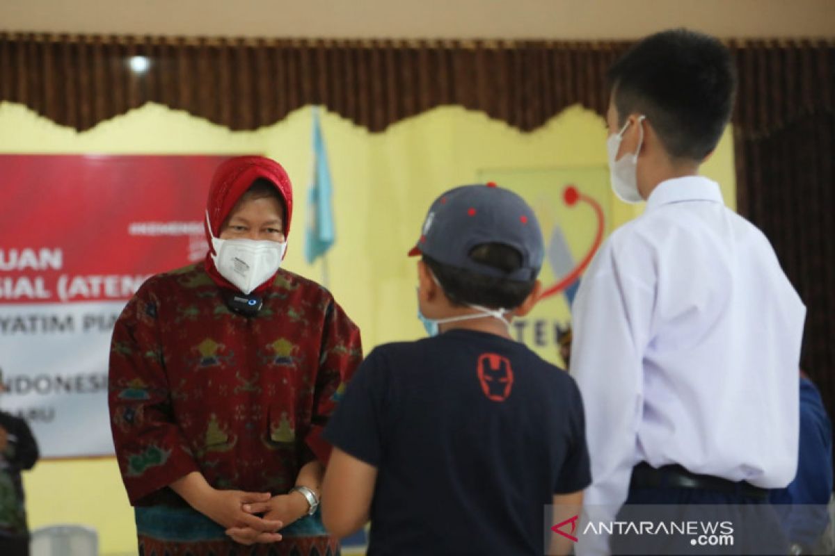 Risma beri bantuan penanganan anak yatim piatu korban COVID-19