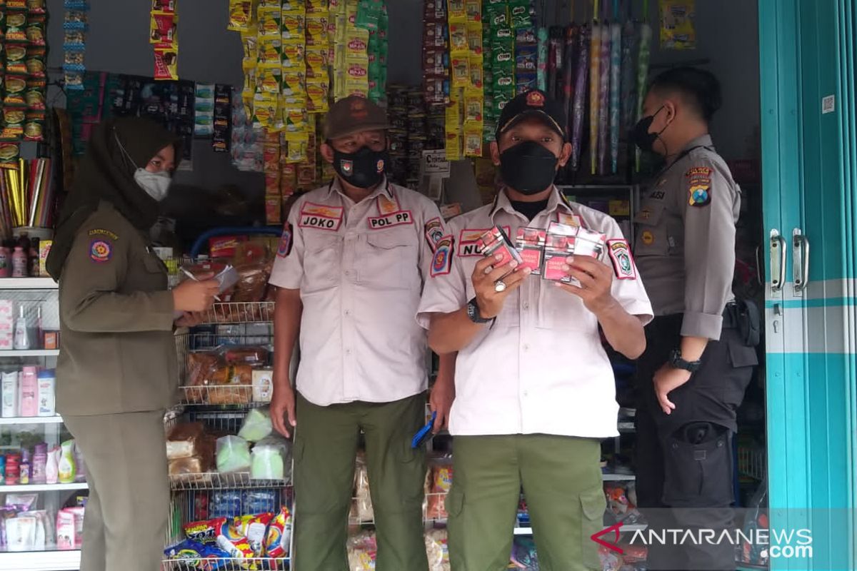 Satpol PP Lumajang sita ratusan bungkus rokok ilegal