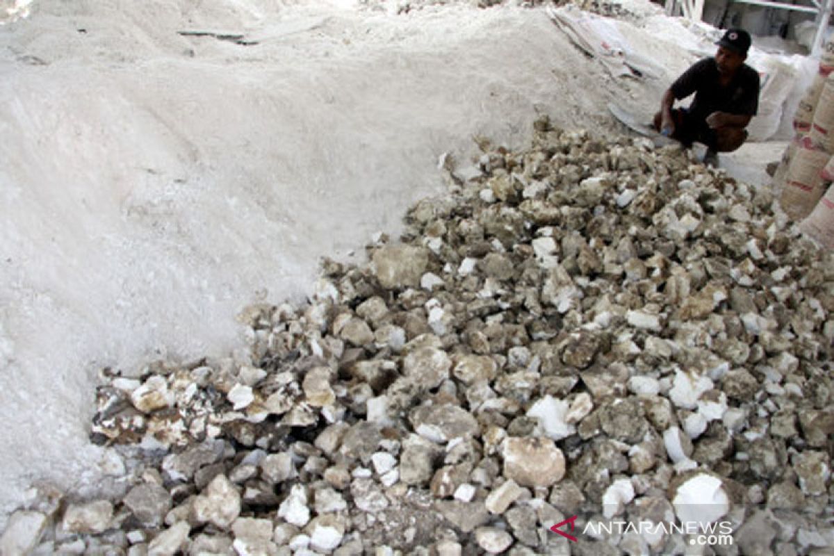 Produksi Kapur di Makassar