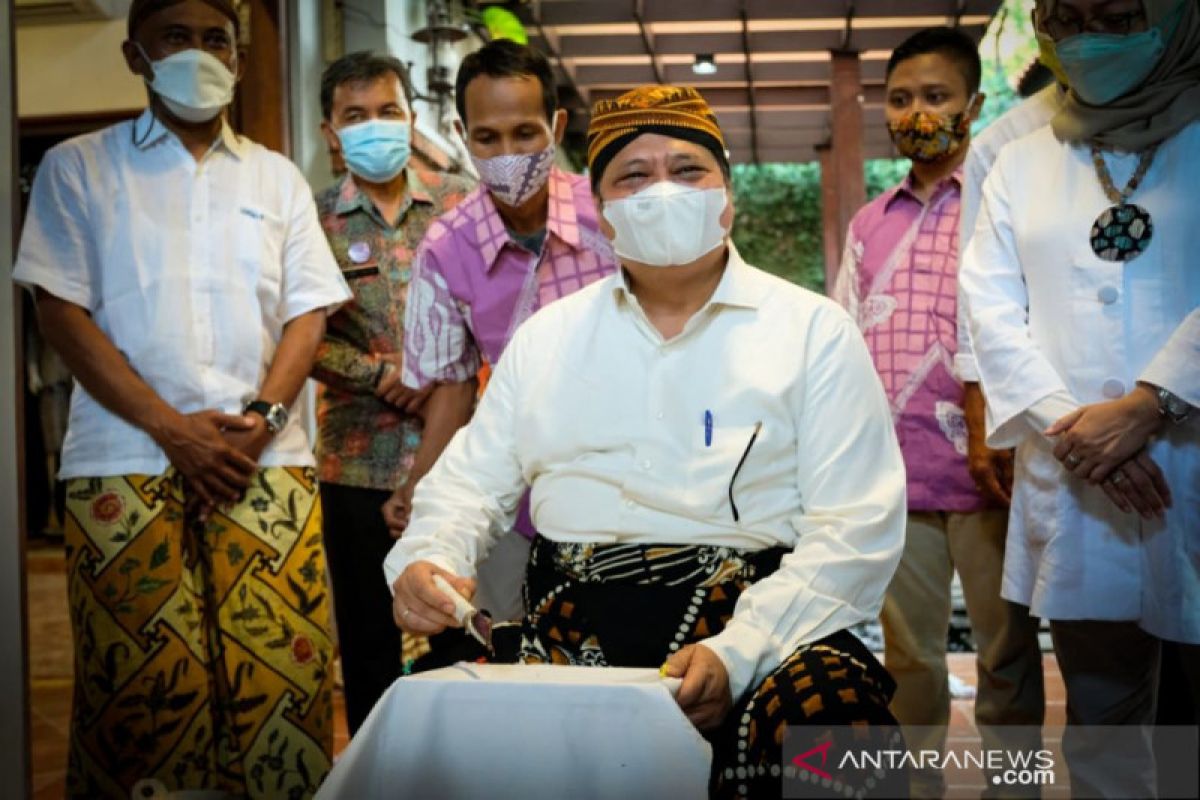 Airlangga : Diversifikasi batik dorong pemulihan ekonomi nasional