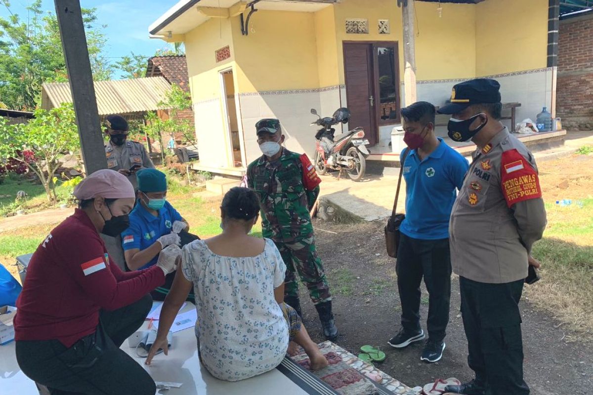 Tim gabungan Kecamatan Negara laksanakan vaksinasi ibu hamil