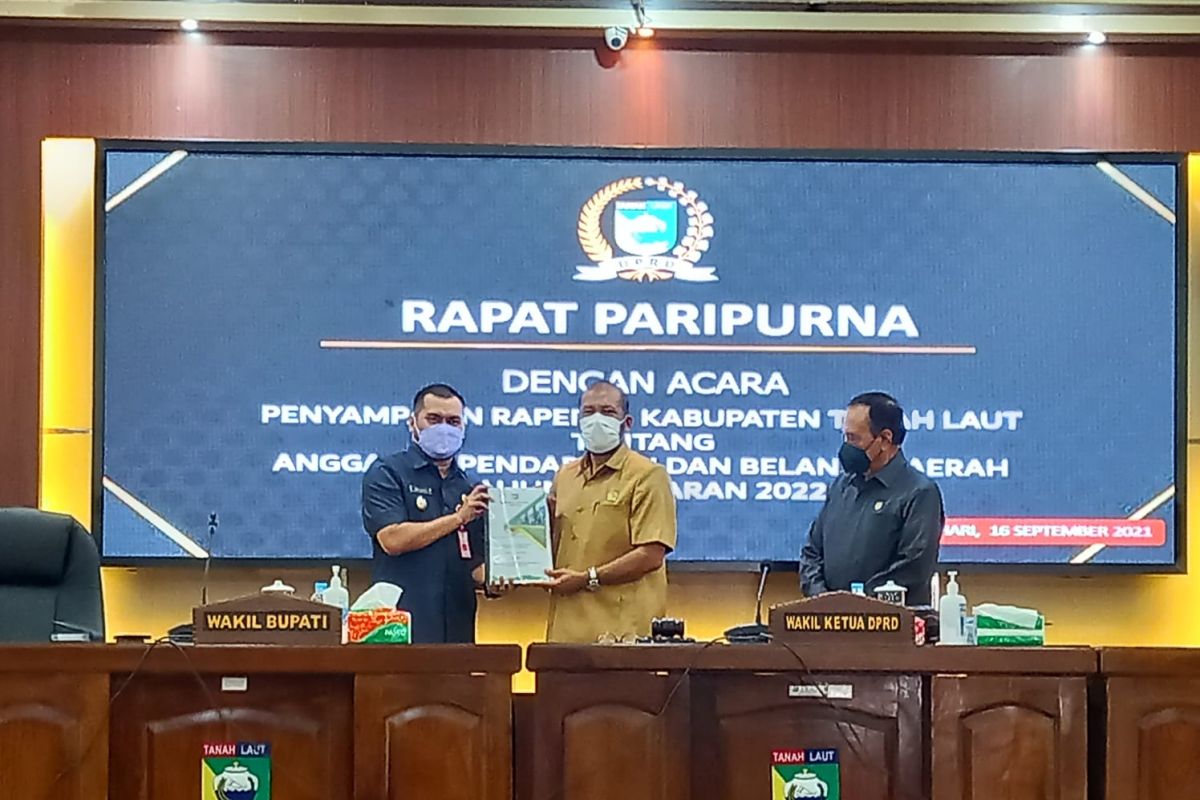 Wabup sampaikan Raperda APBD Tanah Laut  anggaran 2022 ke dewan