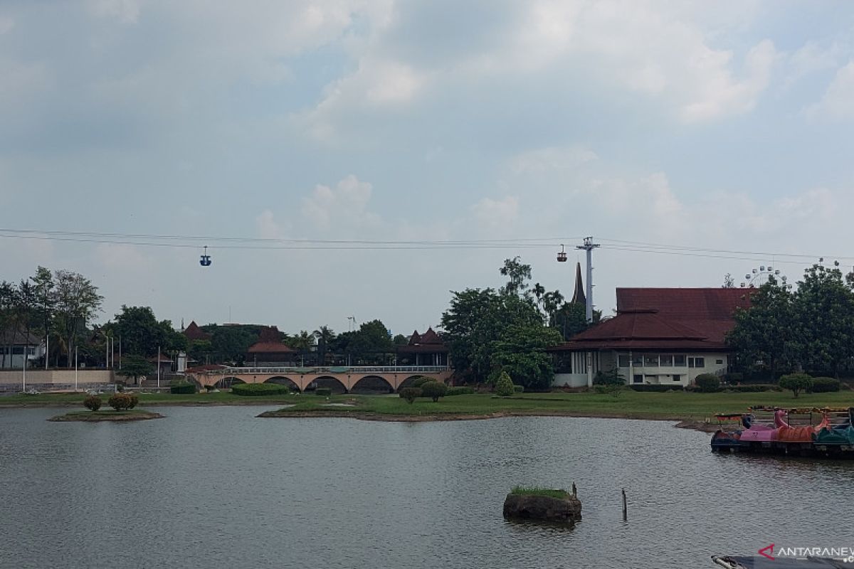 399 wisatawan kunjungi TMII pada hari pertama uji coba buka