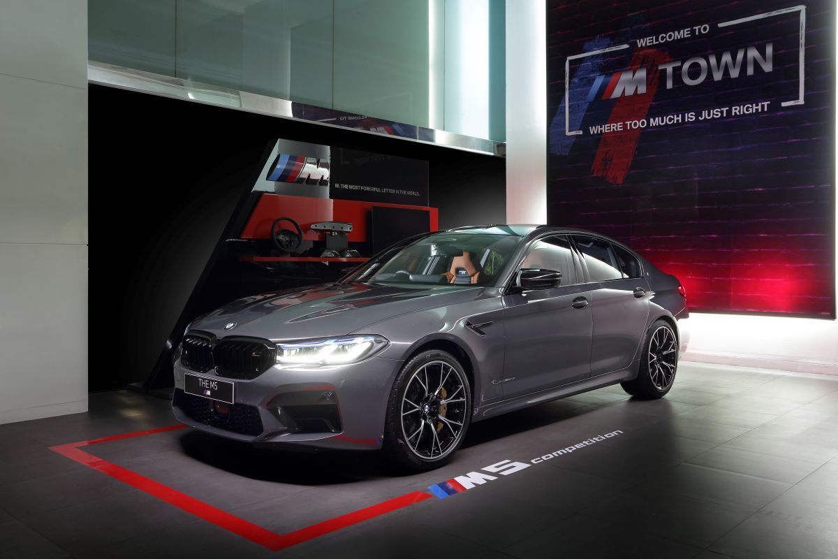 The new BMW M5 diperkenalkan dalam varian tertinggi di Indonesia