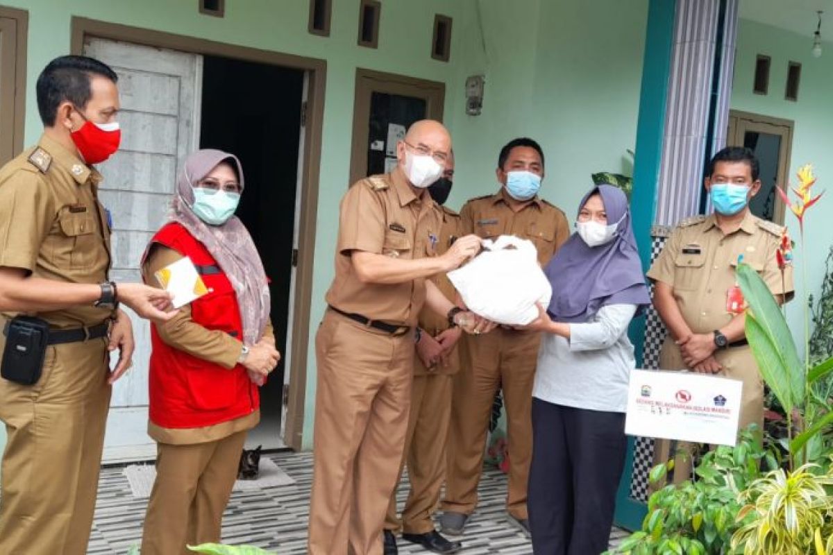 Pemkab Lampung Selatan santuni ahli waris korban meninggal akibat COVID-19