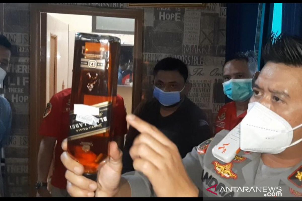 Polisi ungkap industri rumahan miras impor palsu di Cileungsi Bogor