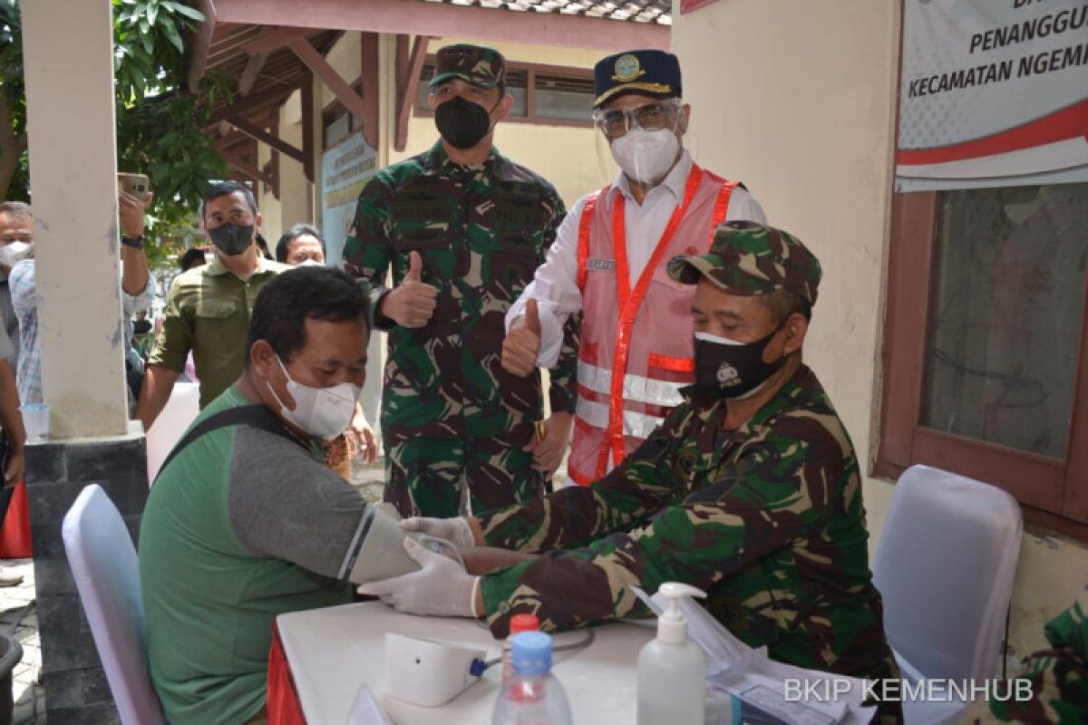 Kemenhub menggelar vaksinasi massal di Solo dan Yogyakarta