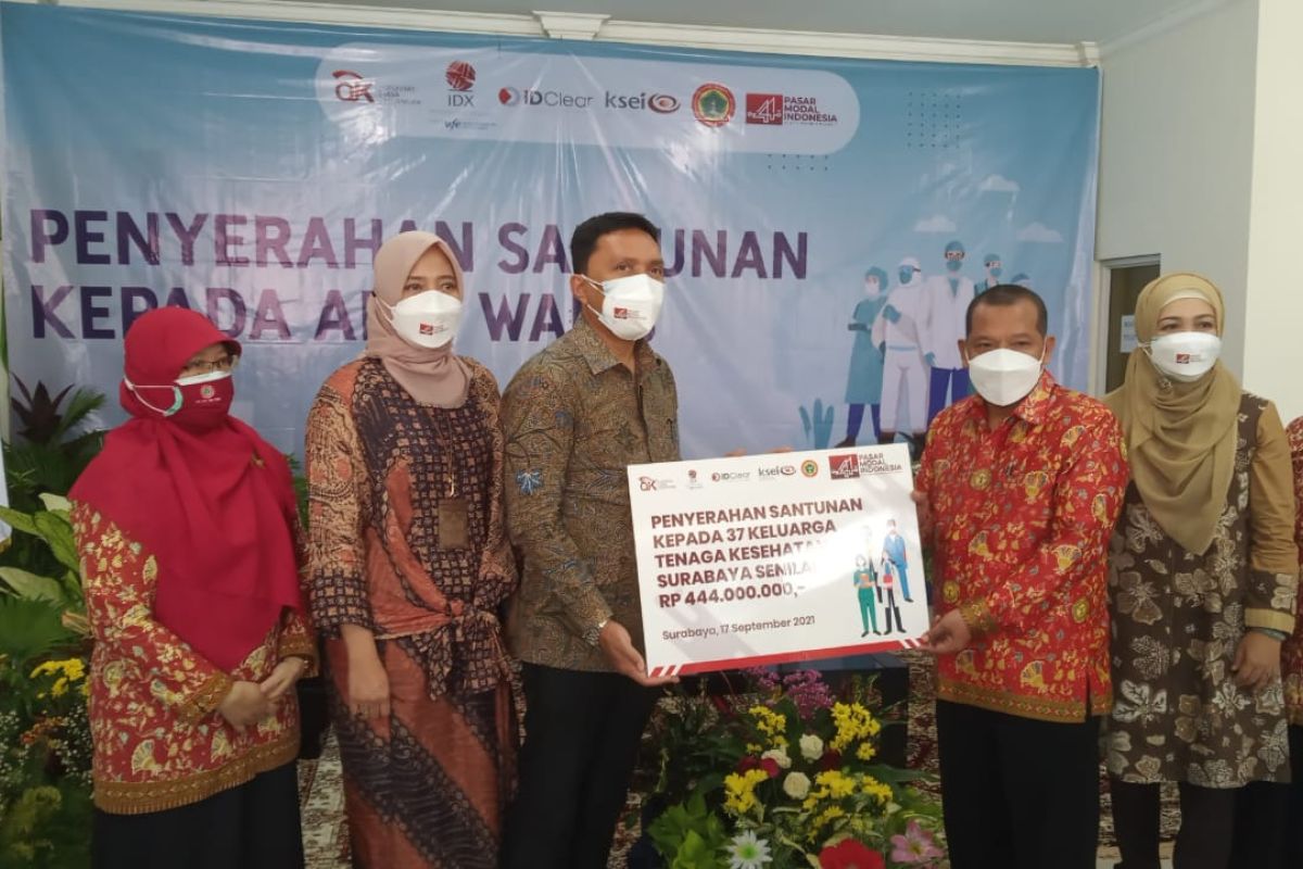 Pasar Modal Indonesia serahkan santunan kepada 37 perawat meninggal karena COVID-19