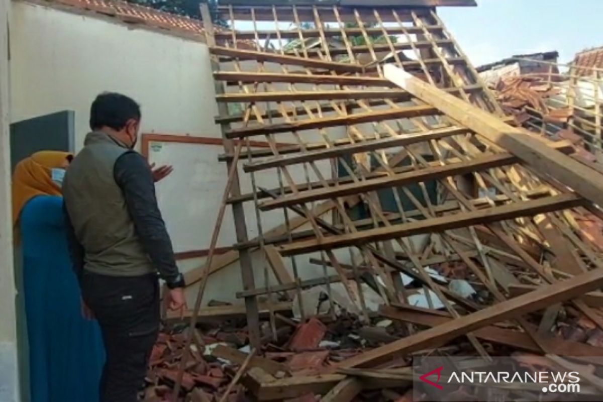 Pemkot Bogor perbaiki bangunan SD Negeri Otista yang ambruk