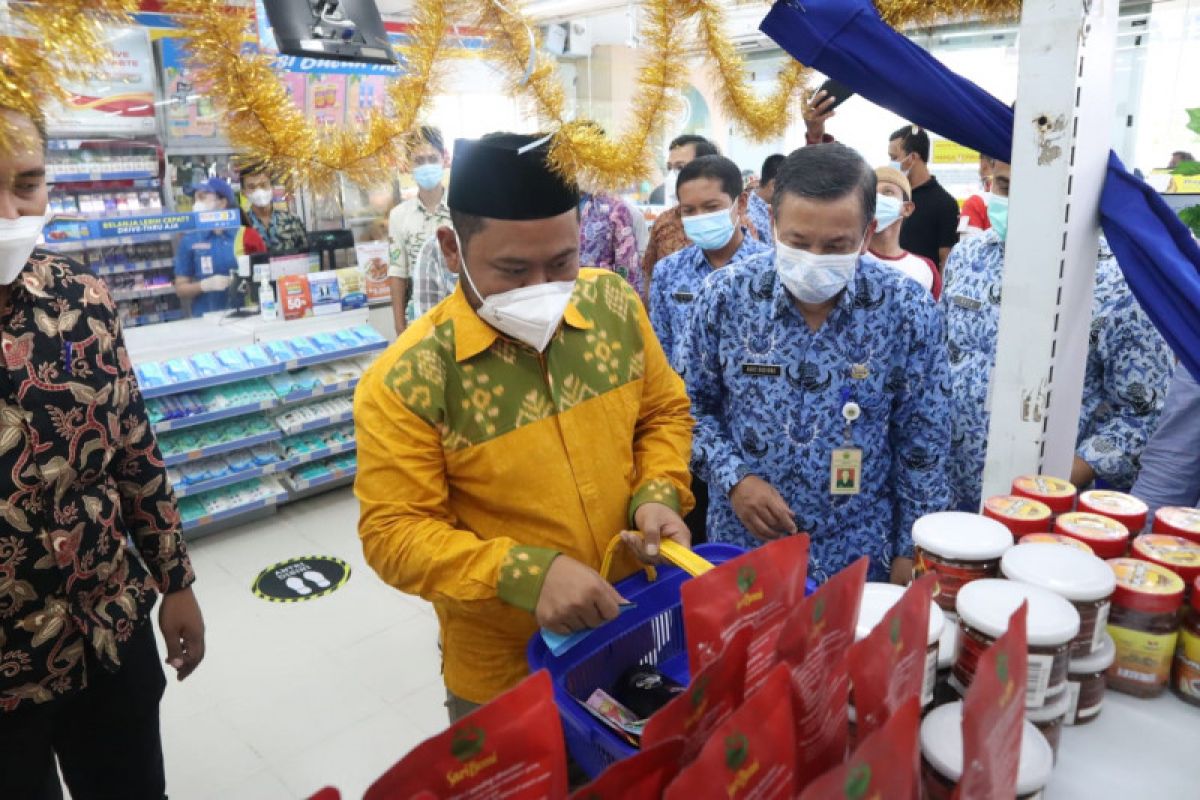 Belasan produk UMKM Gresik mulai masuk swalayan waralaba