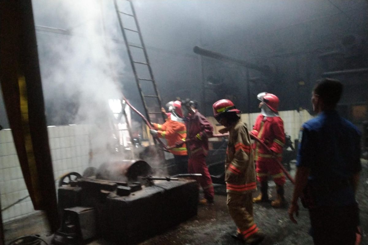 Pabrik pengolahan kopi legendaris di Jambi terbakar