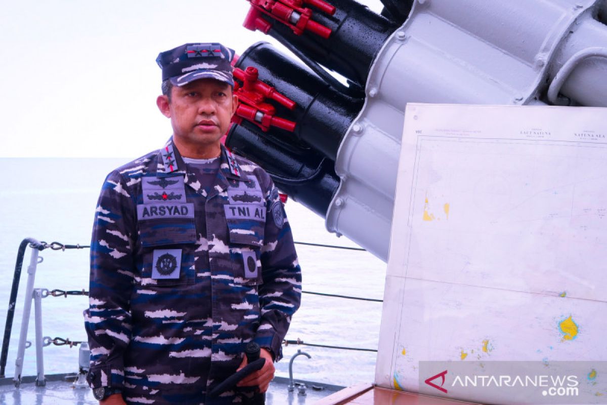 TNI AL mengerahkan lima KRI jaga laut Natuna Utara