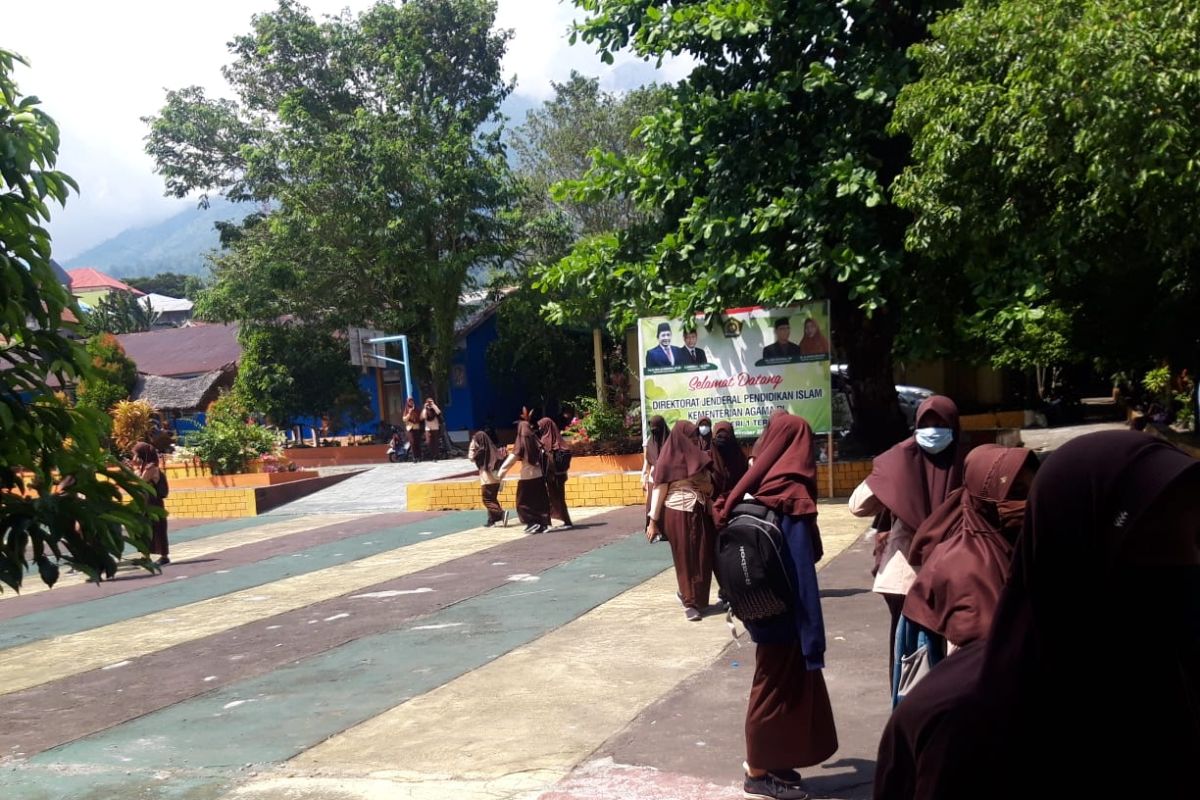 Disdikbud : Sertifikat vaksinasi jadi syarat siswa daftar masuk sekolah di Ternate, perangi COVID -19