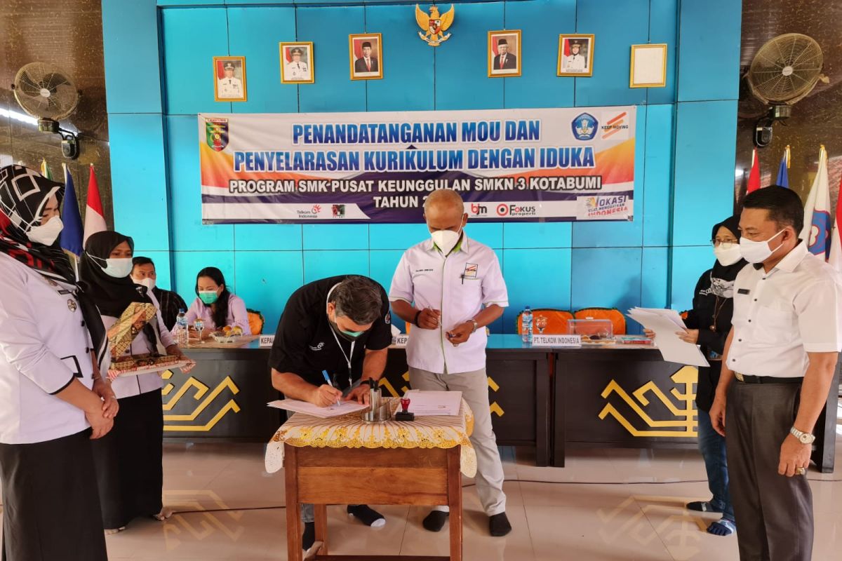 GM Telkom lakukan MoU dengan SMKN 3 Kotabumi dukung Program SMK Pusat Keunggulan