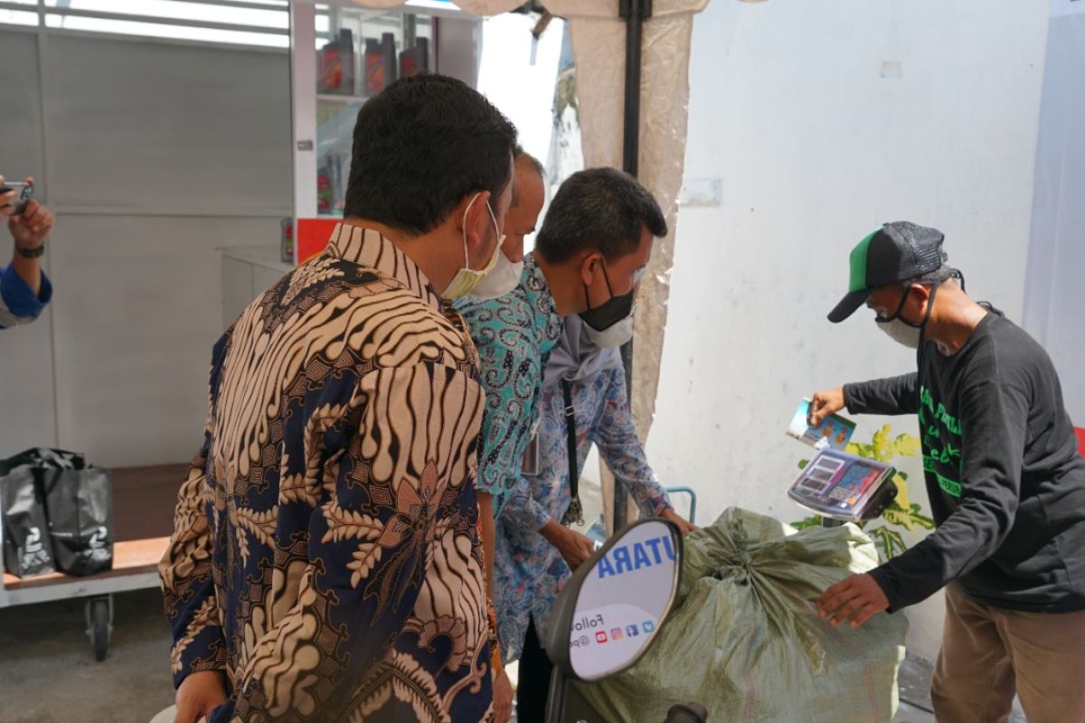 Pertamina hadirkan Bengkel Sampah Tukar Oli di Jakarta Utara