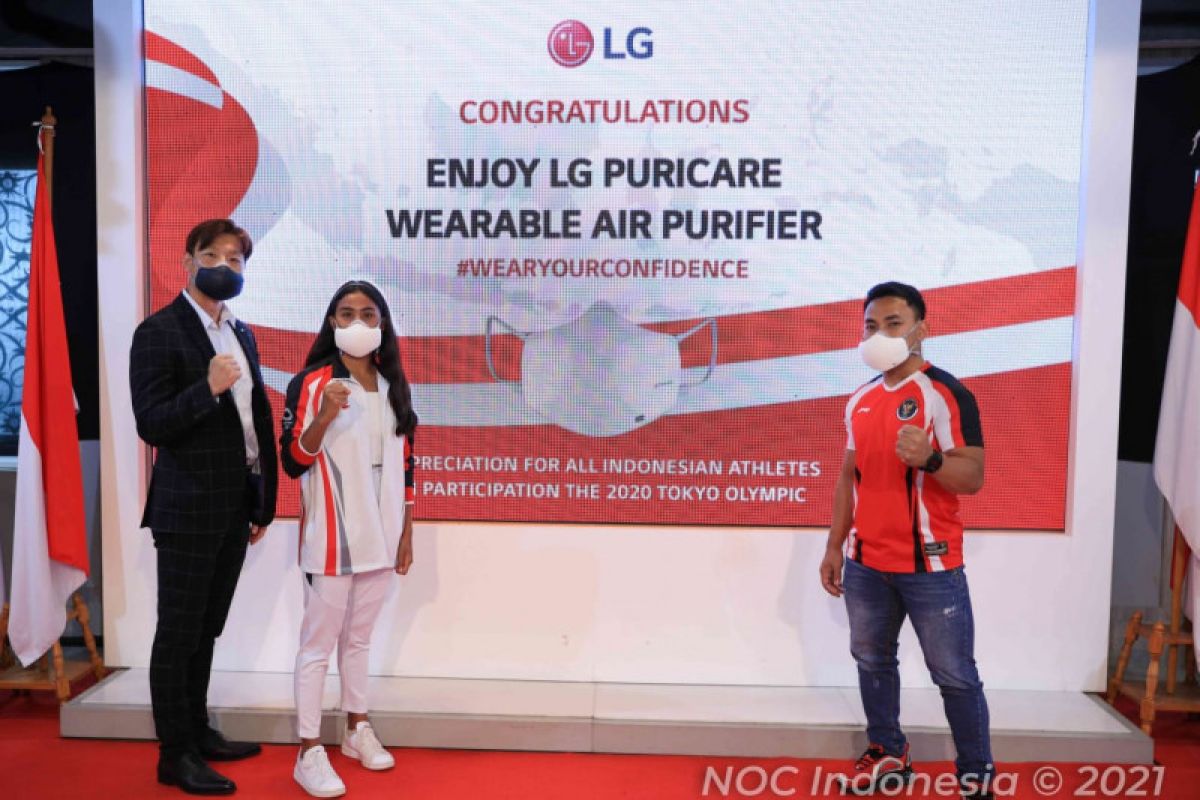 Sebanyak 28 atlet Indonesia terima LG PuriCare Wearable Air Purifier