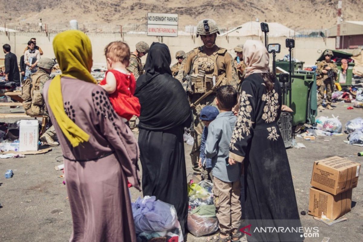 Penerbangan sewa ke-4 membawa warga Afghanistan, AS, Eropa keluar Kabul