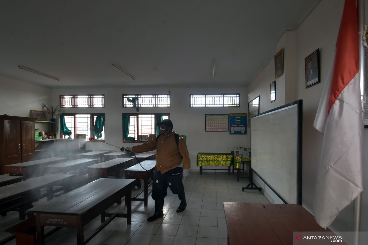 Satgas COVID-19 lakukan sterilisasi sekolah di Denpasar jelang PTM