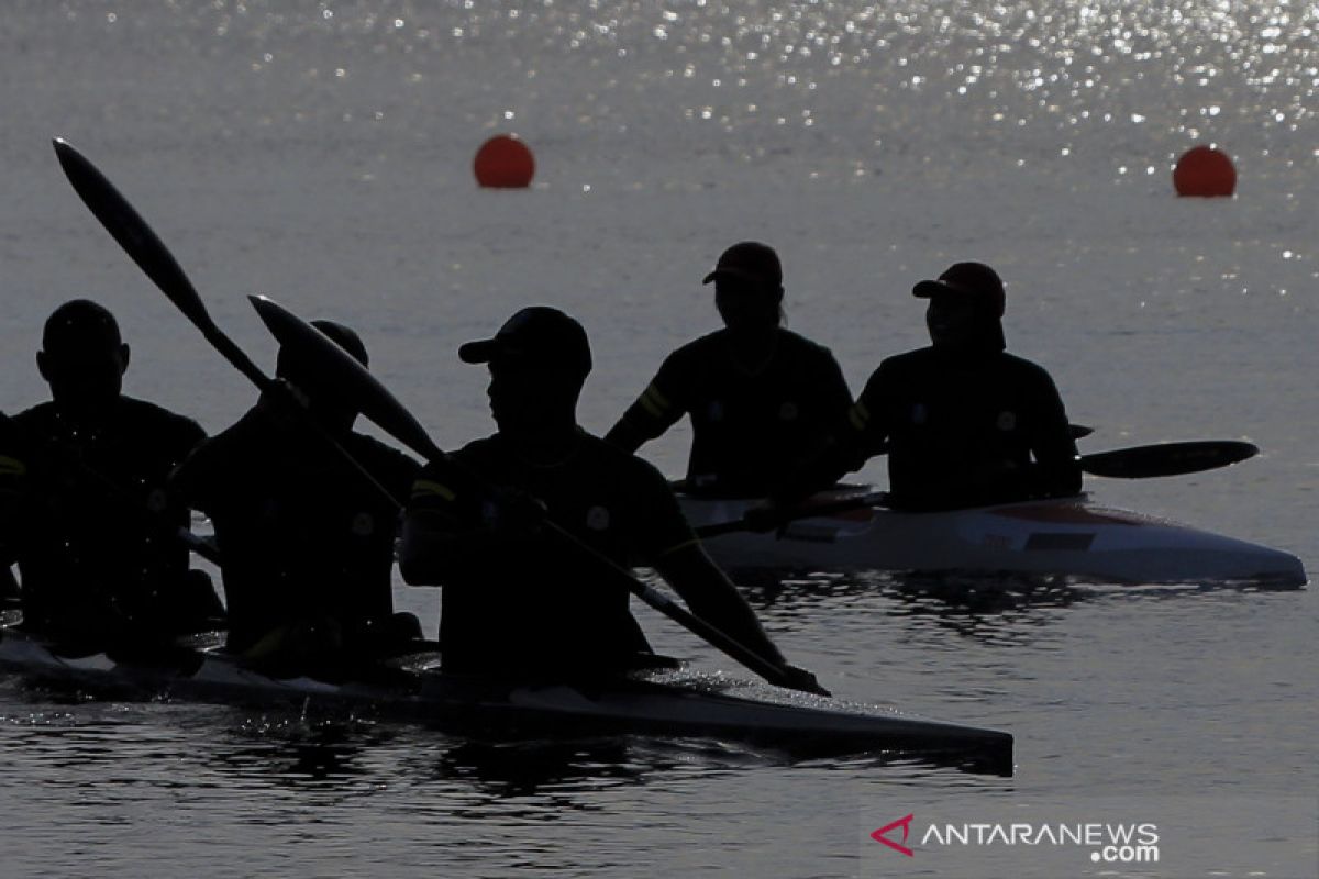Atlet dayung Lampung jajal arena kano di Teluk Youtefa