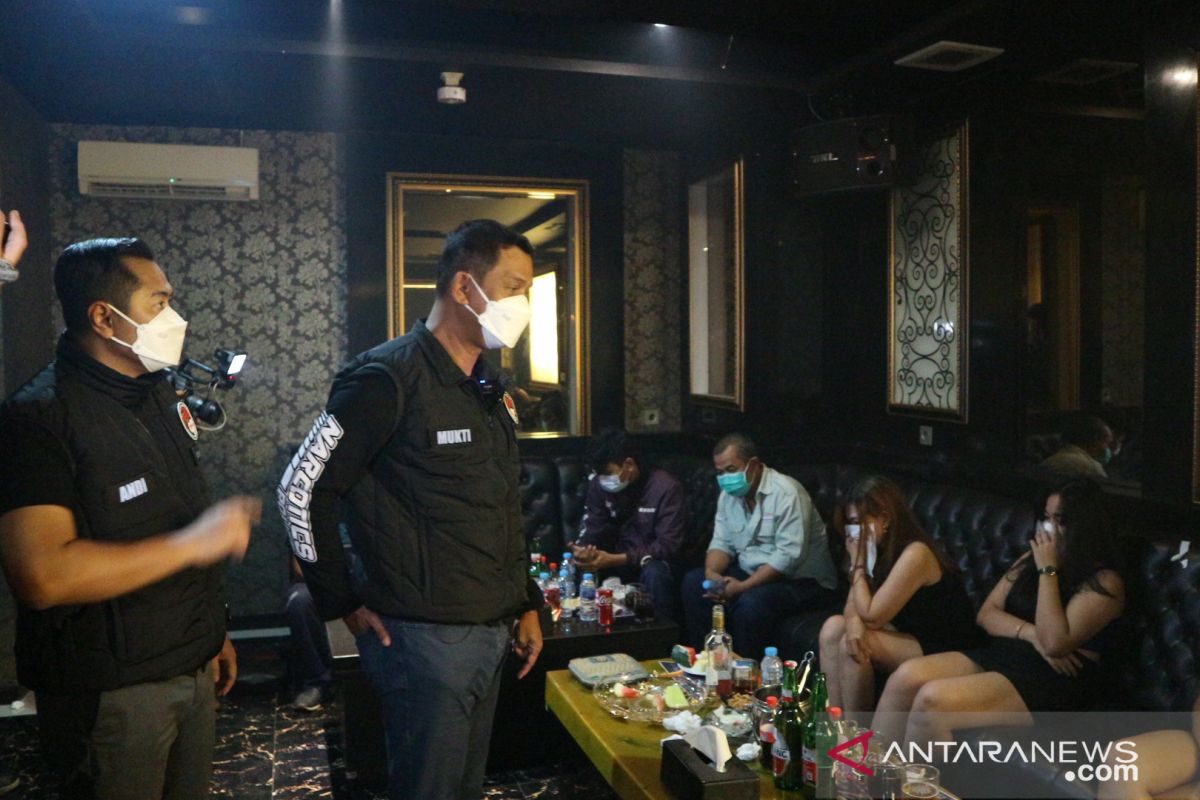 Polda Metro segel dua tempat hiburan karaoke di Kabupaten Bekasi