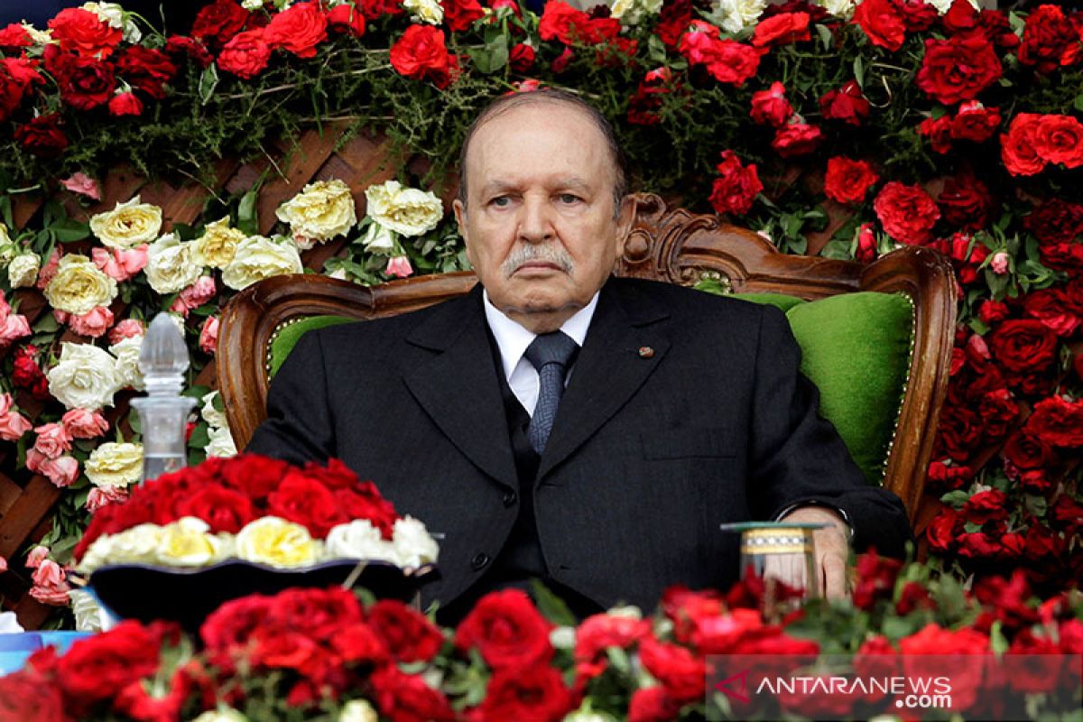 Mantan Presiden Aljazair Bouteflika wafat di usia 84