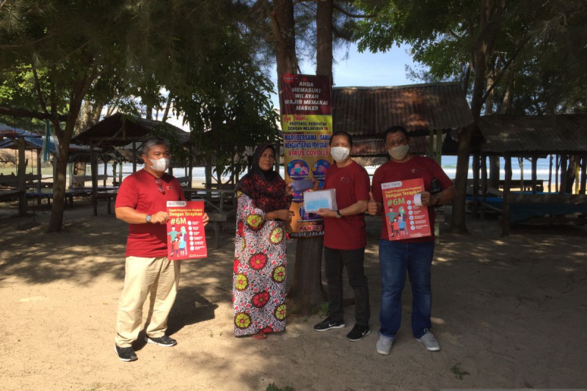 Dukung percepatan pemulihan ekonomi, FK IJK Aceh bagikan masker di lokasi wisata
