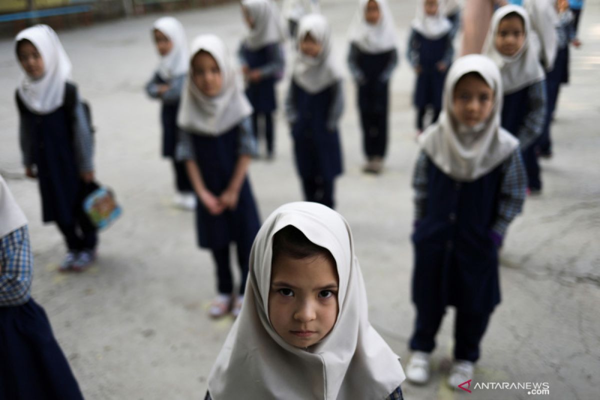 Siswi sekolah dasar di Afghanistan kembali bersekolah